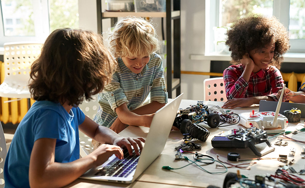 kids with tech
